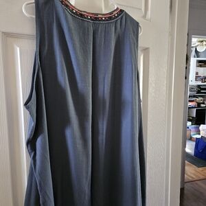 Embroidered sleeveless tunic.
